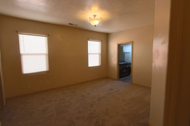 Building Photo - 2761 E 175 N