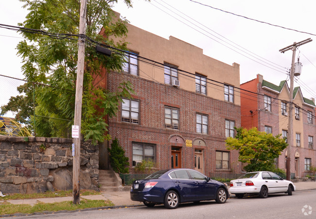 Primary Photo - Ridge Avenue Apts