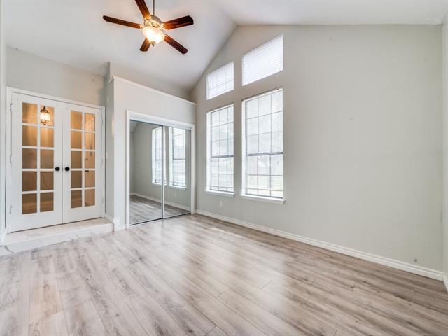 Building Photo - 3220 Cliffview Dr