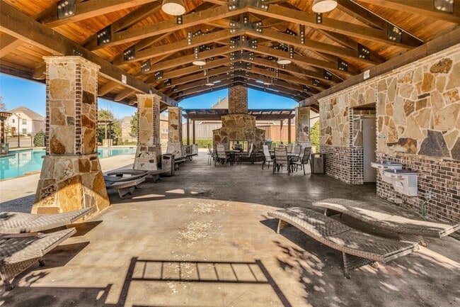 Building Photo - 704 Thetford Ln