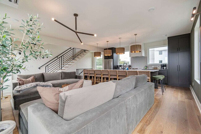 Building Photo - 1117 3rd Ave S