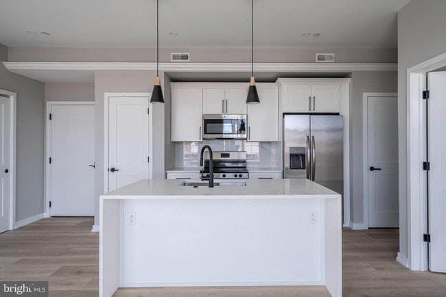 Building Photo - 2401 Washington Ave