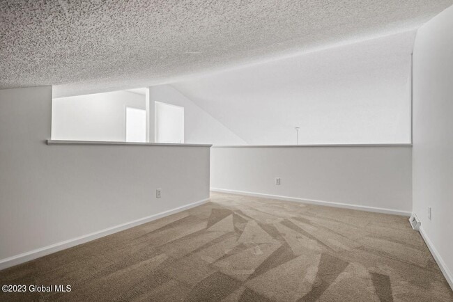 Building Photo - 25B Pointe W Dr