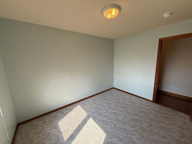 Building Photo - 460 SE Conifer Pl