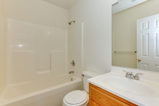 Building Photo - 955 Poquoson Ave