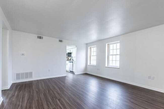 Building Photo - 601 E Warrington Ave