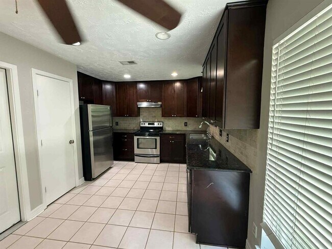 Building Photo - 5014 Fox Hollow Blvd