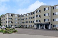 Building Photo - Lakeview