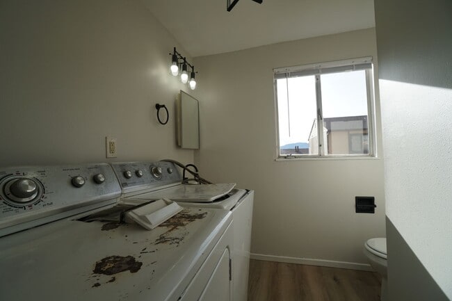 Building Photo - 6727 Dale Rd