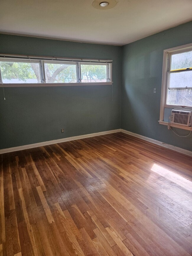 Building Photo - 1105 Sycamore St