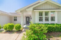 Building Photo - 14127 Woodthorpe Ln