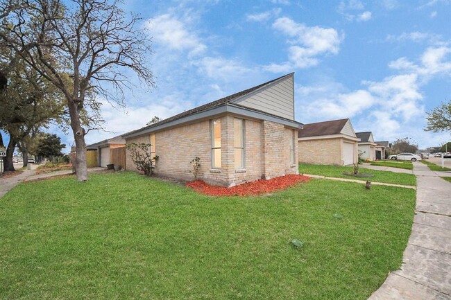 Building Photo - 11134 Bellerive Dr