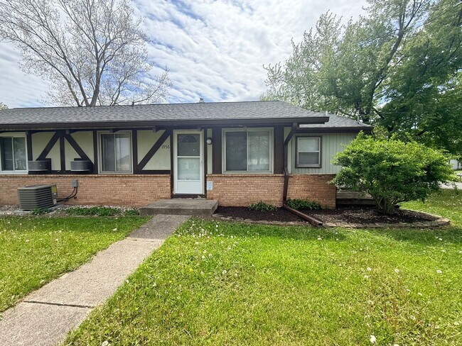 Building Photo - Crestmoor