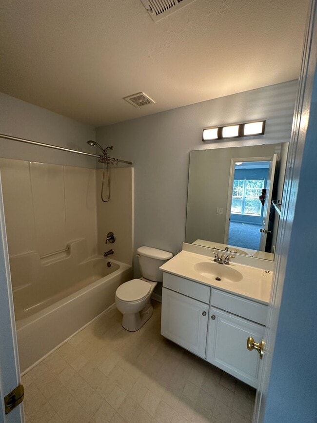 Building Photo - Cute 2BR/2.5BA in Ballantyne