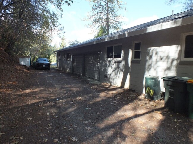 Building Photo - Placerville 2/1 with garage and small yard...