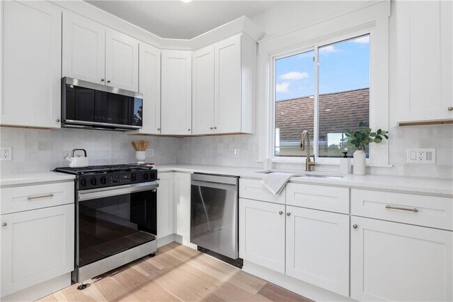 Building Photo - 7 Sheffield Ave