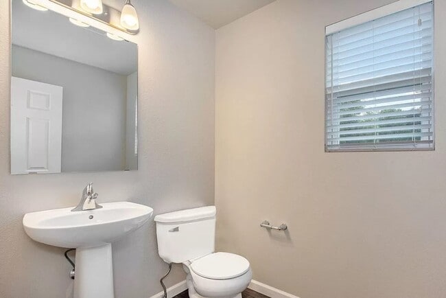 Building Photo - Newer Home for Lease in Richland
