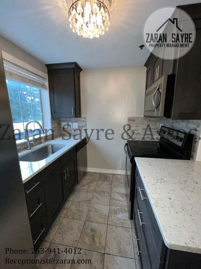 Building Photo - 039 - 2 bed, 2 bath condo minutes from Red...