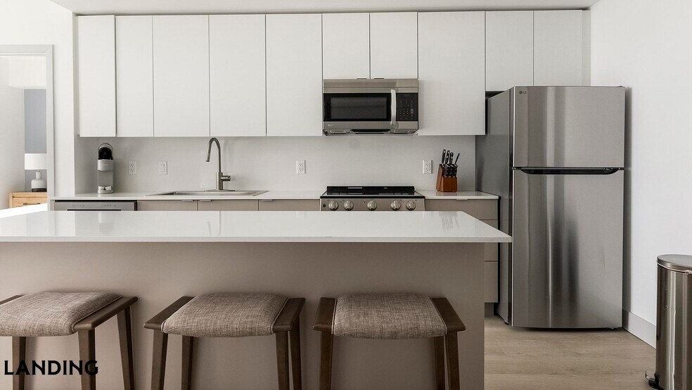 Building Photo - 1155 NE 126th St