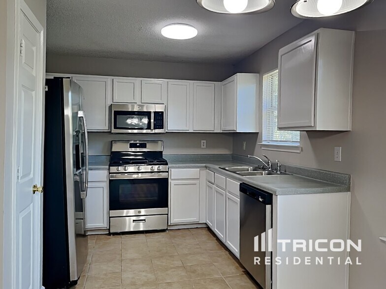Building Photo - 3311 Metro Way SW