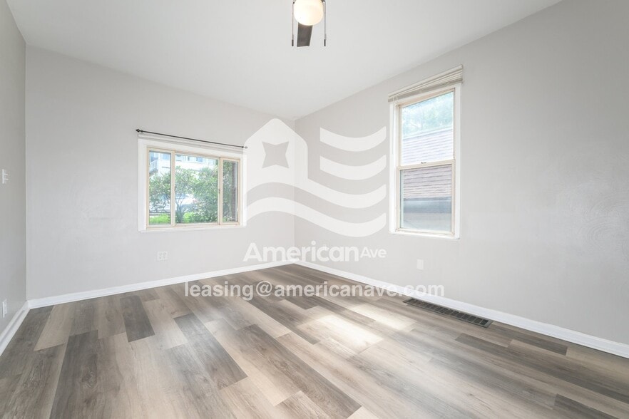 Building Photo - 806 Cowan Ave