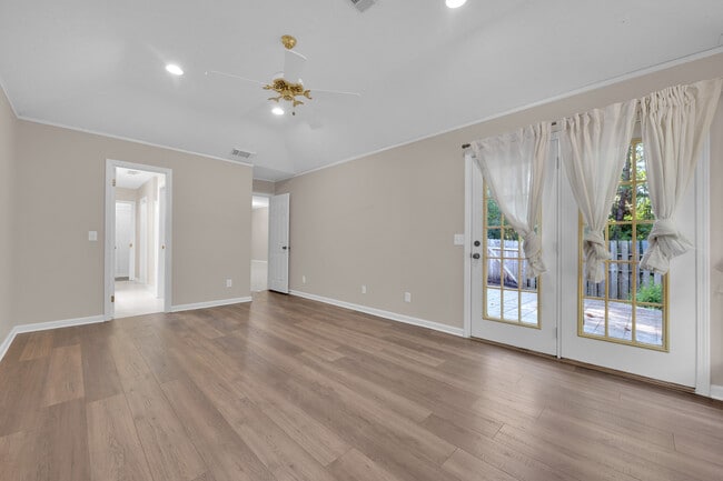 Building Photo - 2101 Fox Ridge Rd
