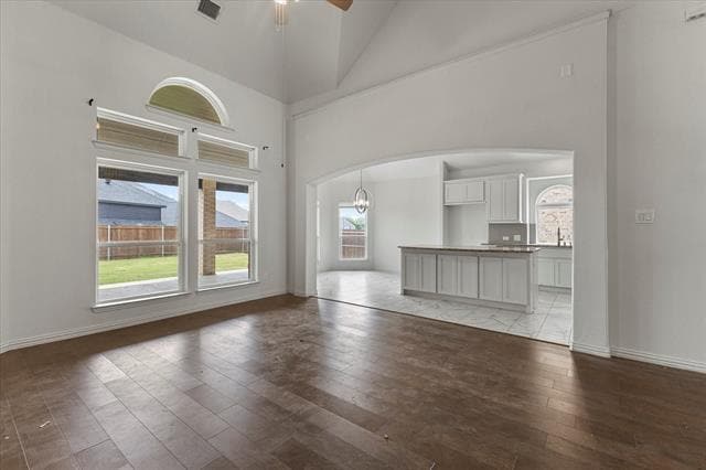 Building Photo - 1600 Lake Grove Dr