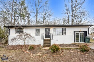 Building Photo - Recently Updated Home with Fenced Yard + Bonus Room!