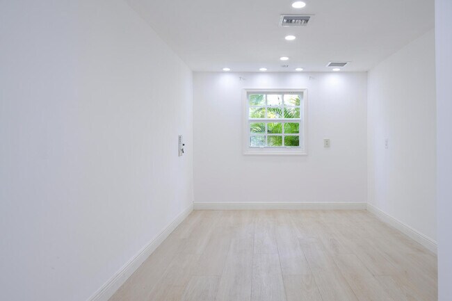 Building Photo - 336 Marlborough Pl