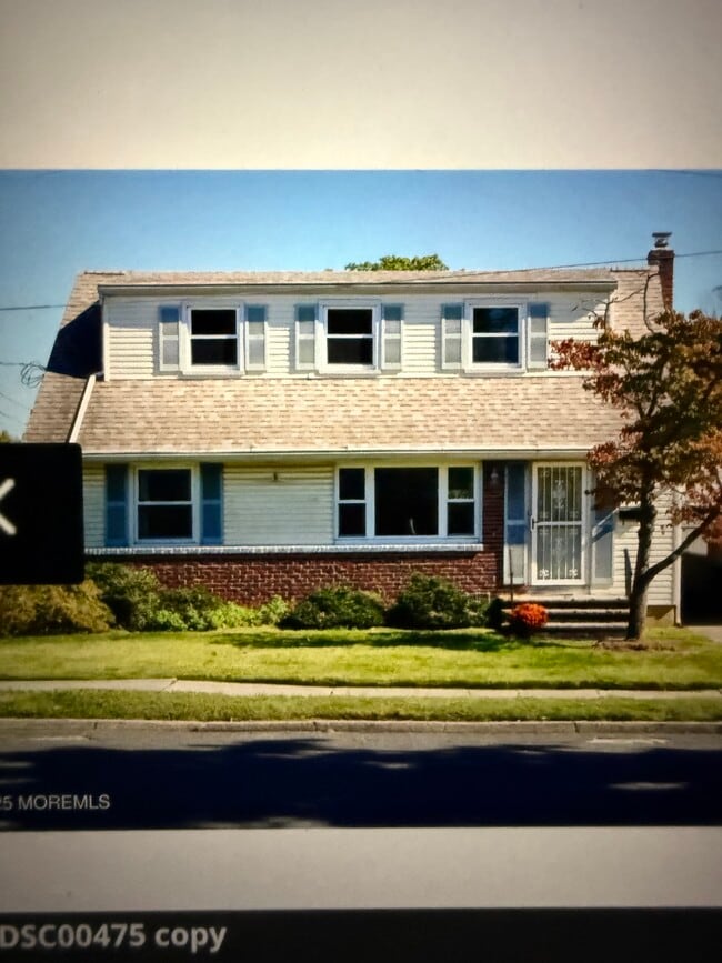 Building Photo - 27 Runyon Ave