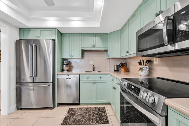 Building Photo - 3180 S Ocean Dr