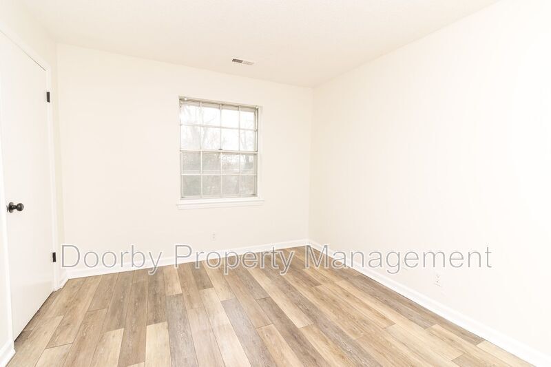 Building Photo - 303 Hillcrest Ave