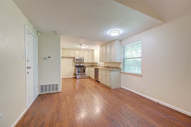 Building Photo - 5730 Southminster Dr