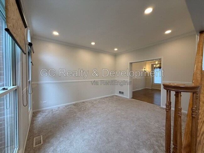 Building Photo - 882 Clarendon Ln