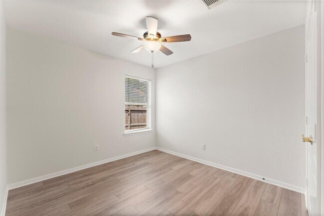 Building Photo - 23214 Goldensong Ct