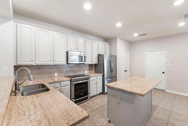 Building Photo - 46 Alderon Woods Pl