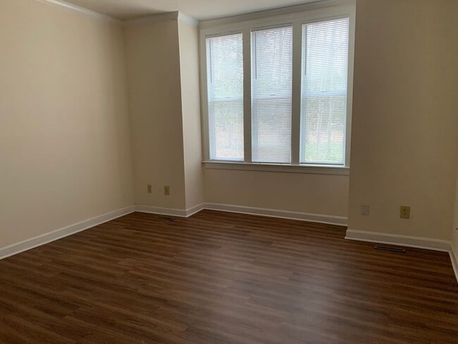 Building Photo - Great condo, GREAT PRICE! APPLY NOW!!