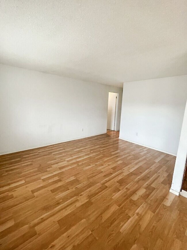 Building Photo - Charming 2 Bed, 1 Bath Duplex in the Heart of Cheney