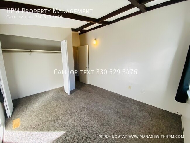 Building Photo - 511 Wrexham Ave SW