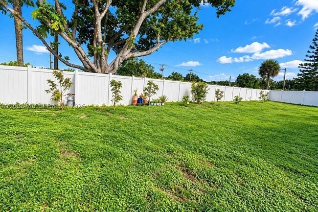 Building Photo - 21034 Chinaberry Dr