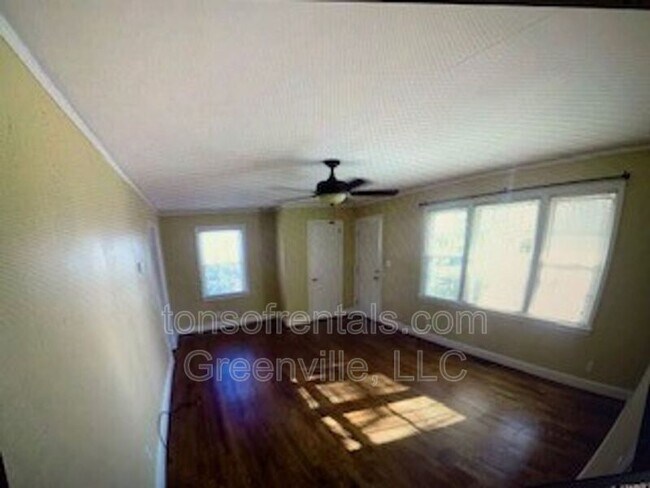 Building Photo - 42 N Garden Cir