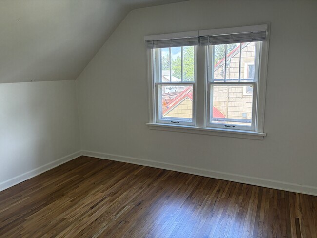 Building Photo - 1303 N 7th St