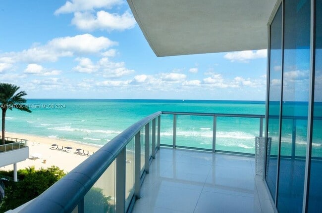 Building Photo - 17001 Collins Ave