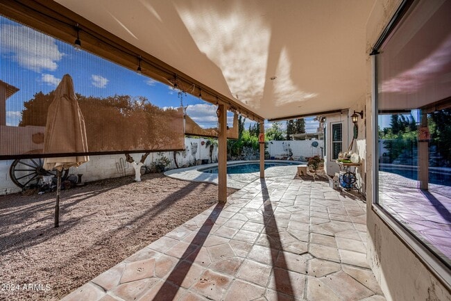 Building Photo - 473 W Smoke Tree Rd