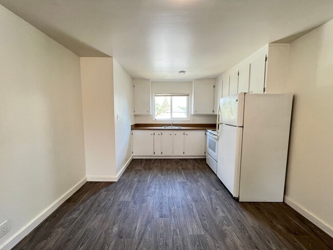 Building Photo - EBS T 1172-1176