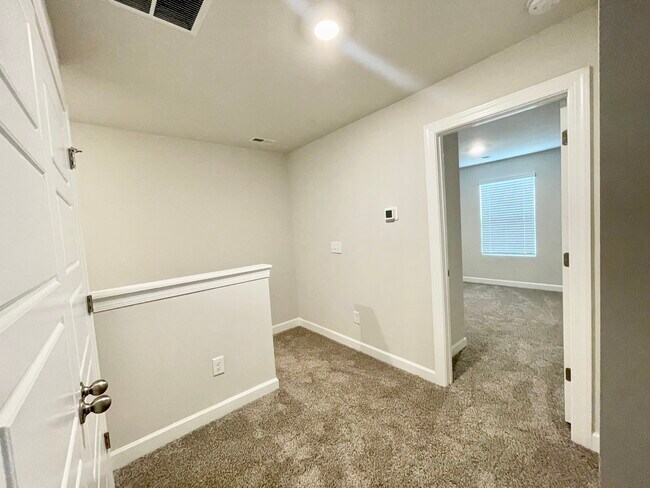 Building Photo - 614 Reese Ln