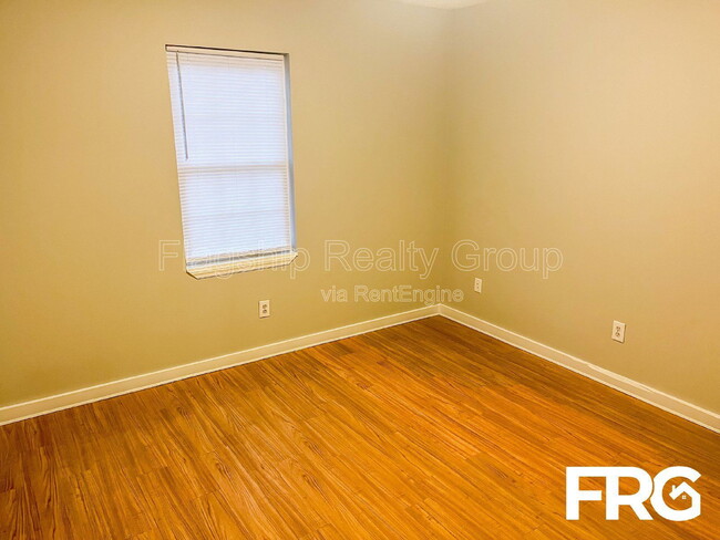 Building Photo - 214 Connie Cir