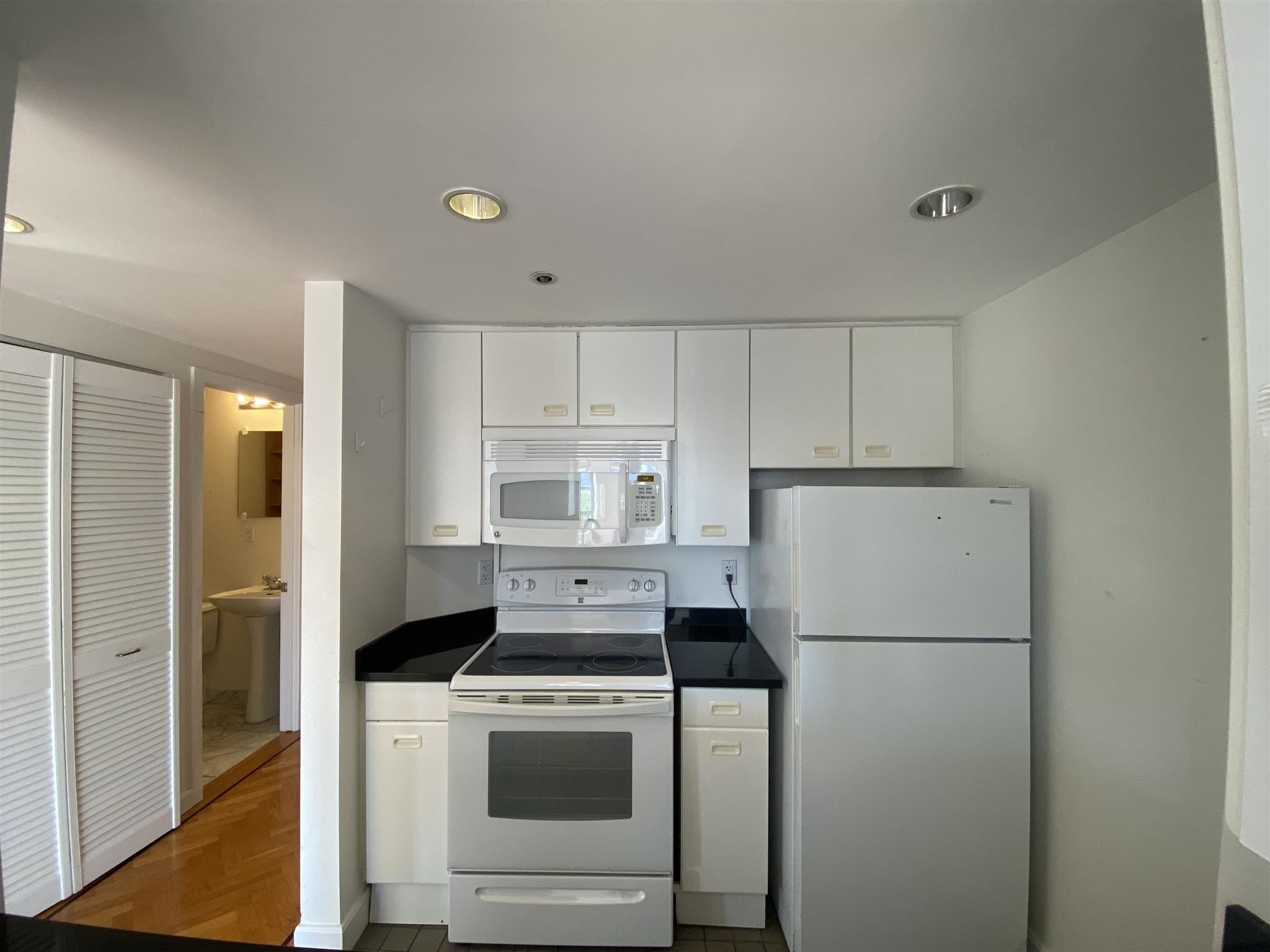 Building Photo - 931 Massachusetts Ave