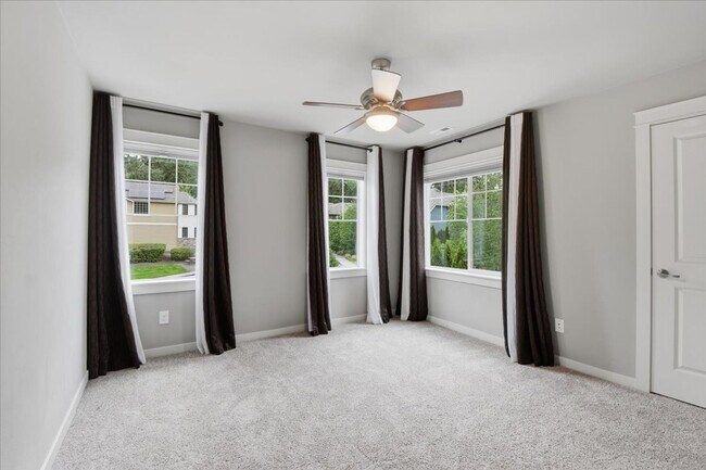 Building Photo - 4bd/4.5ba Sammamish Home