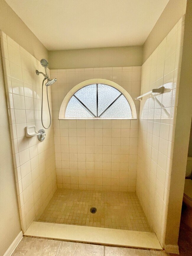 Building Photo - GREAT 3/2 HOME IN OVIEDO STILLWATER SUBDIVISION